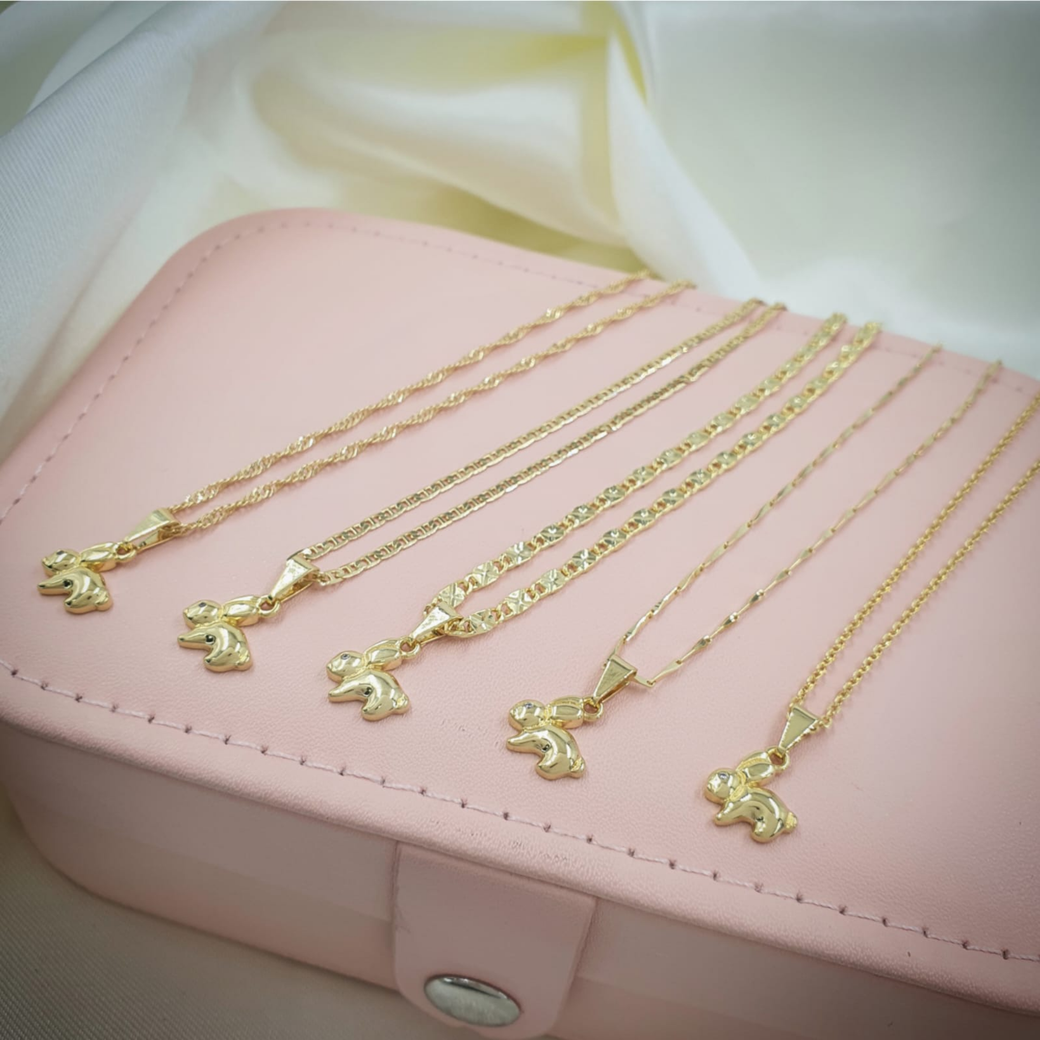 Conjunto Mujer. Niña- Cadena - DIje - Aretes